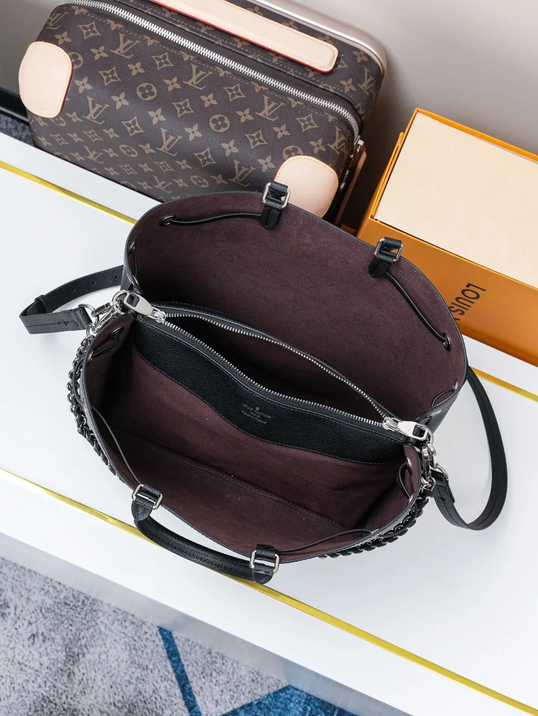 Luxury Black Women’s Handbag – Elegant Top Handle & Shoulder Bag
