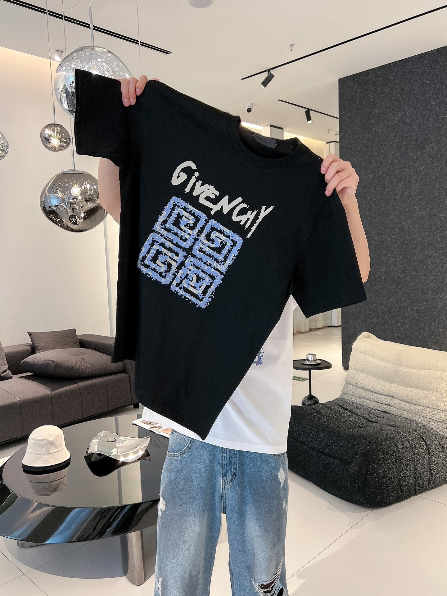 Luxury Black Graphic Logo T-Shirt – Premium Streetwear Tee