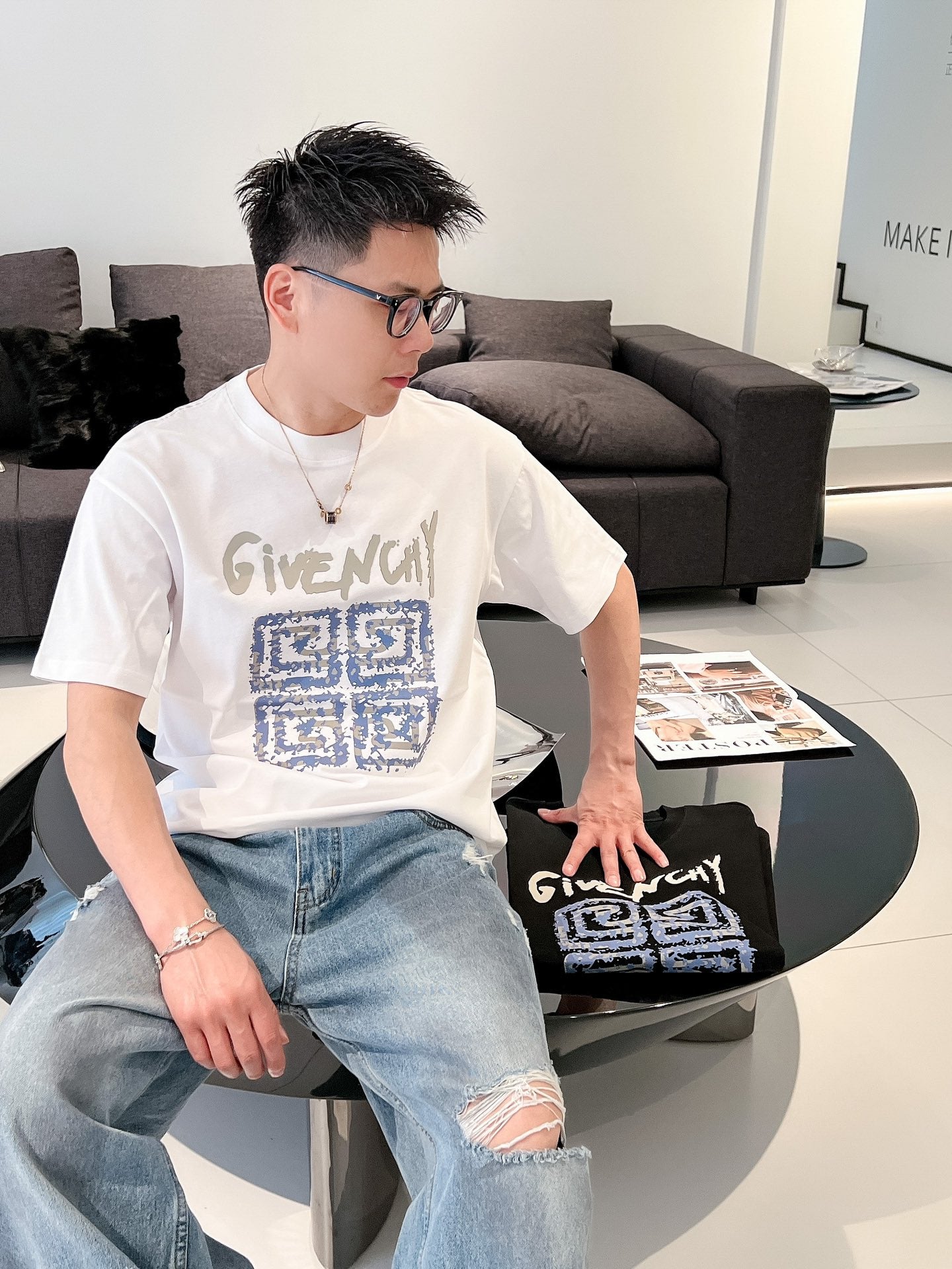 Luxury Black Graphic Logo T-Shirt – Premium Streetwear Tee