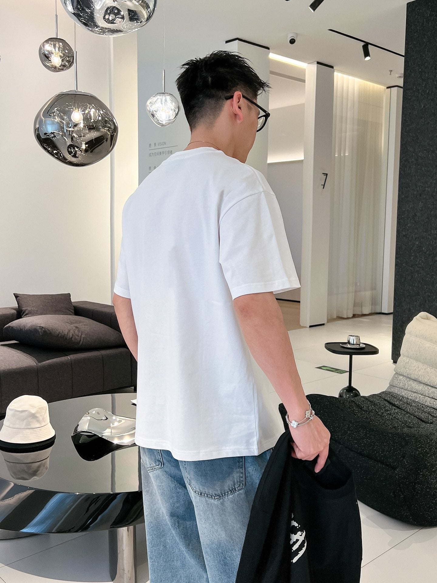 Luxury Black Graphic Logo T-Shirt – Premium Streetwear Tee
