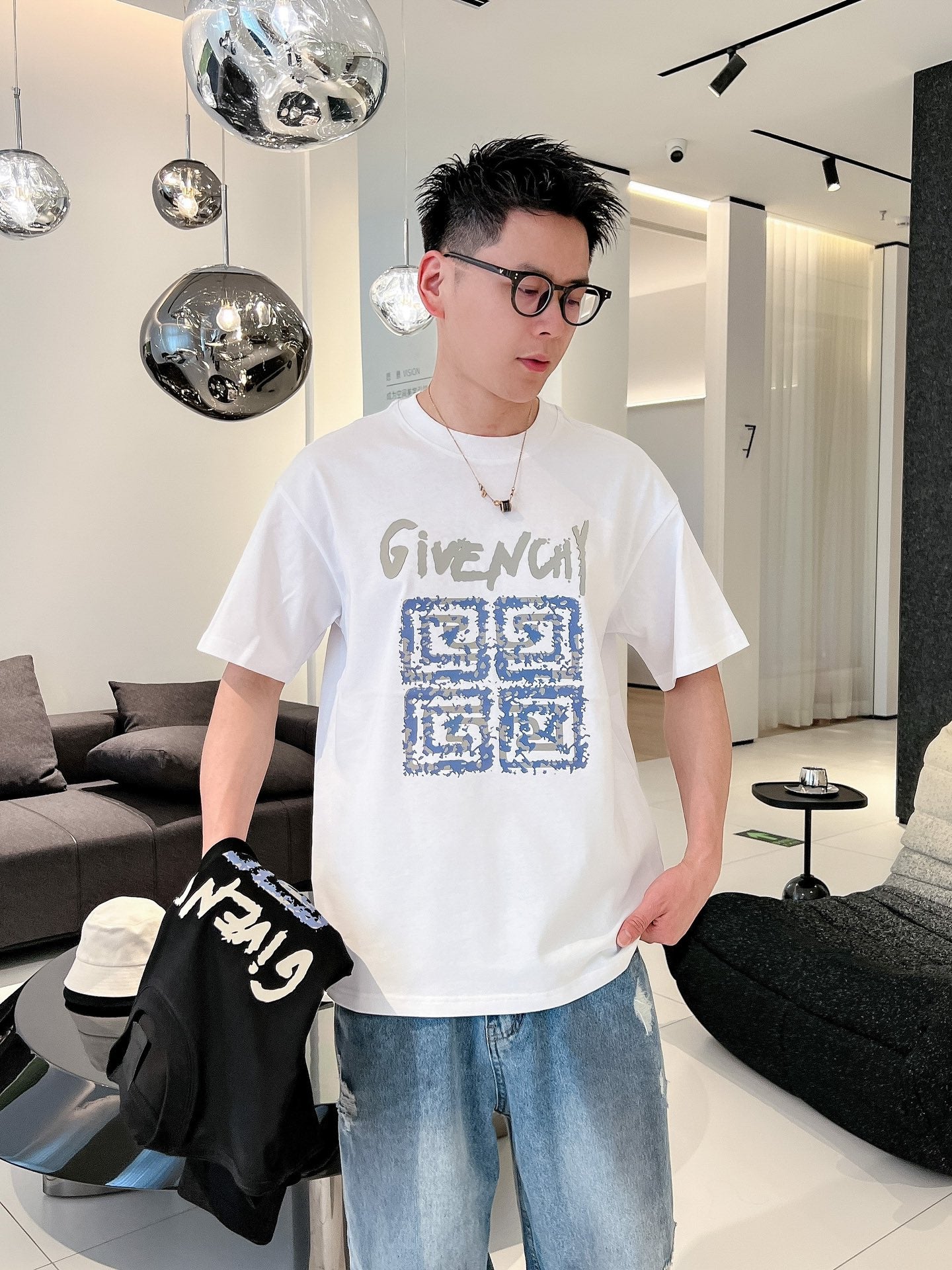Luxury Black Graphic Logo T-Shirt – Premium Streetwear Tee