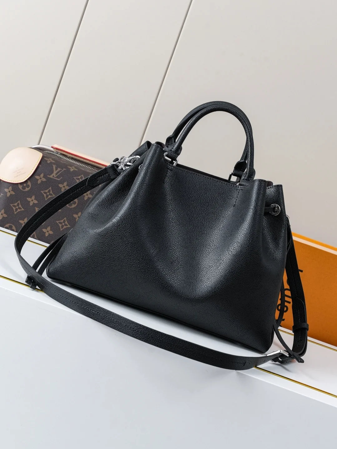 Luxury Black Women’s Handbag – Elegant Top Handle & Shoulder Bag