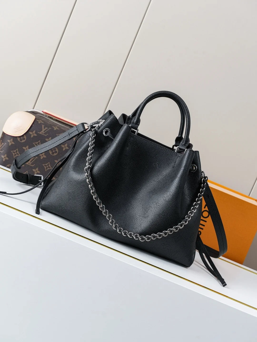 Luxury Black Women’s Handbag – Elegant Top Handle & Shoulder Bag