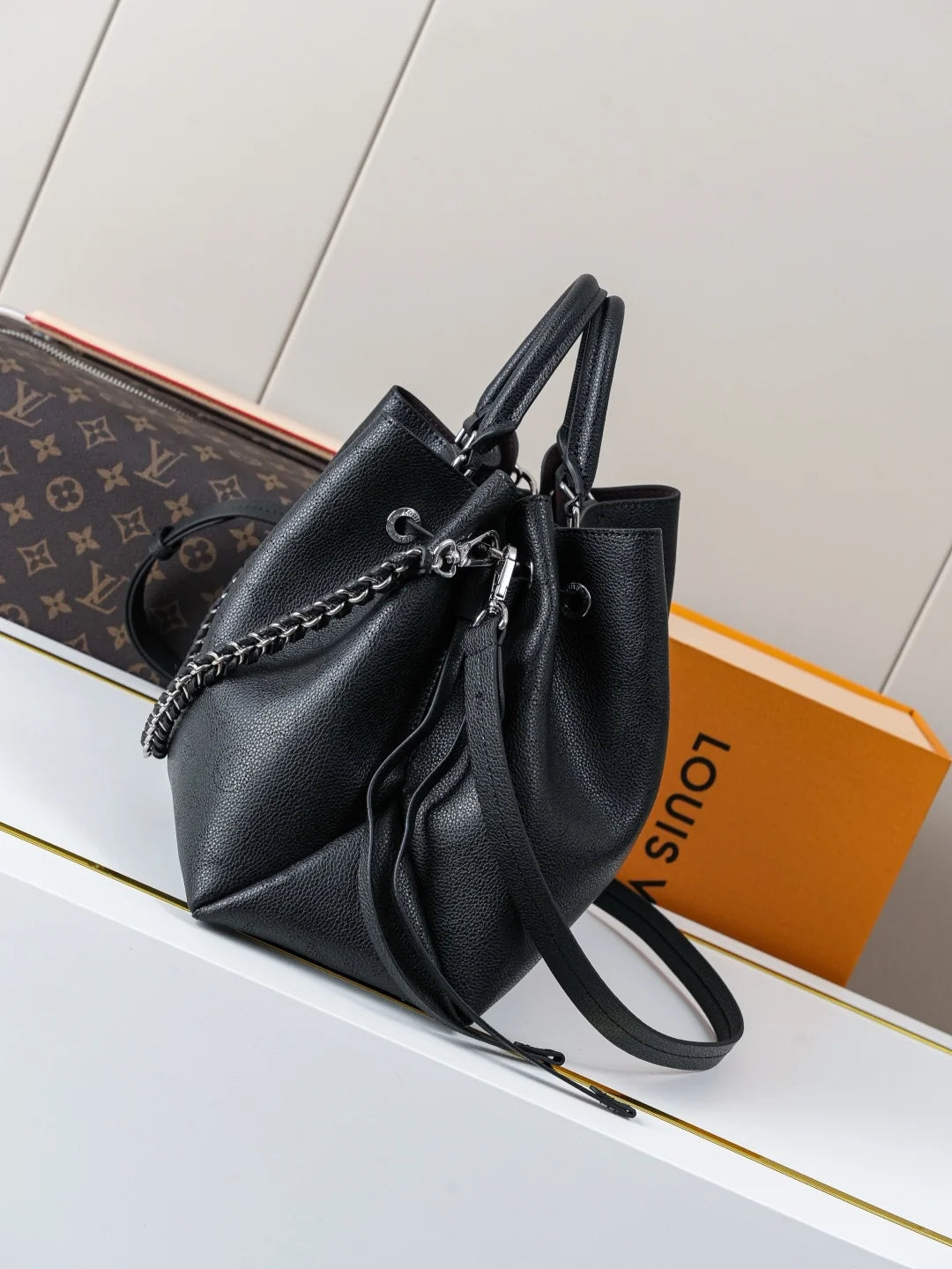 Luxury Black Women’s Handbag – Elegant Top Handle & Shoulder Bag